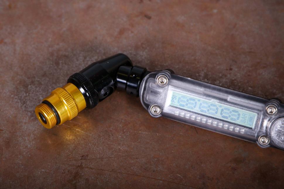 2025 Lezyne Digital Check Drive - valve head 1.jpg