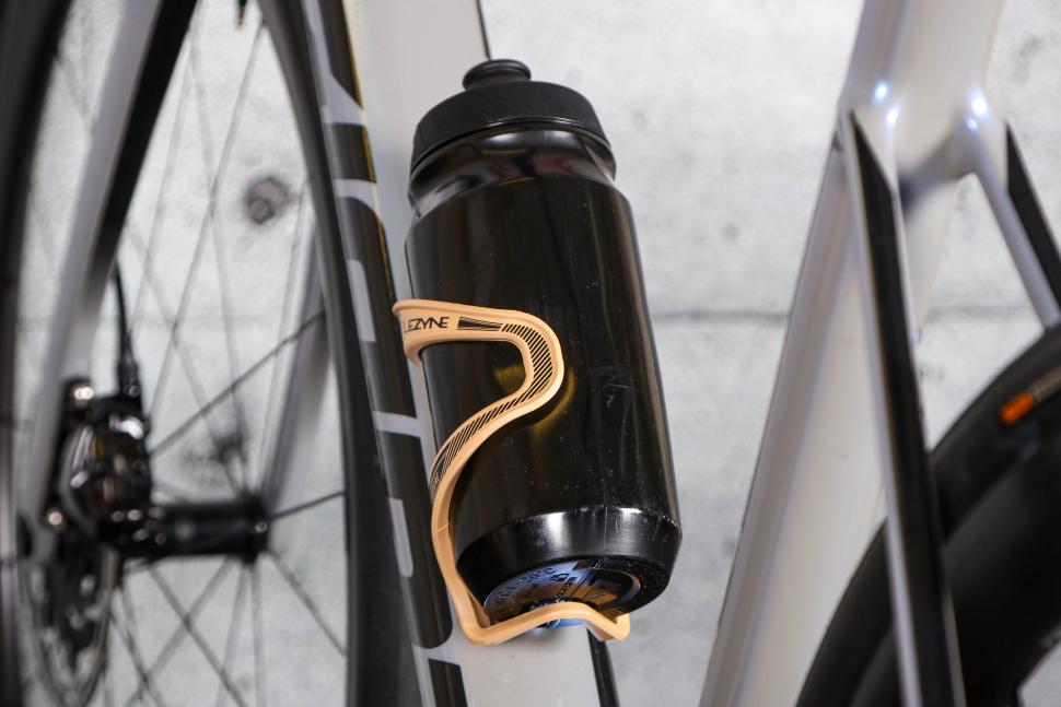2025 Lezyne Flow SL Cage - Right - with bottle 2.jpg