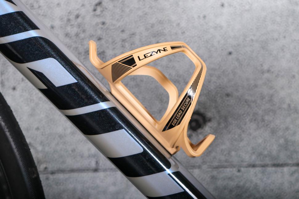 2025 Lezyne Flow SL Cage - Right.jpg