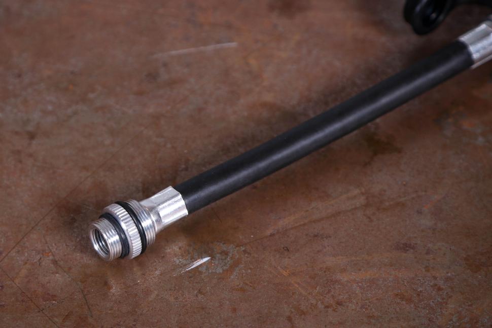 2025 Lezyne Lite Drive HP - hose detail.jpg