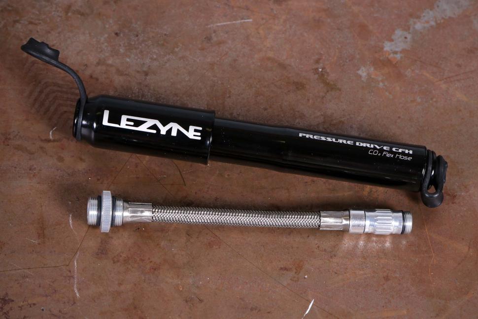 2025 Lezyne Pressure Drive CFH - with hose.jpg