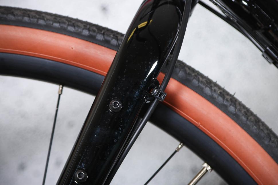 2025 Marin Four Corners 1 Sword - fork cable route.jpg