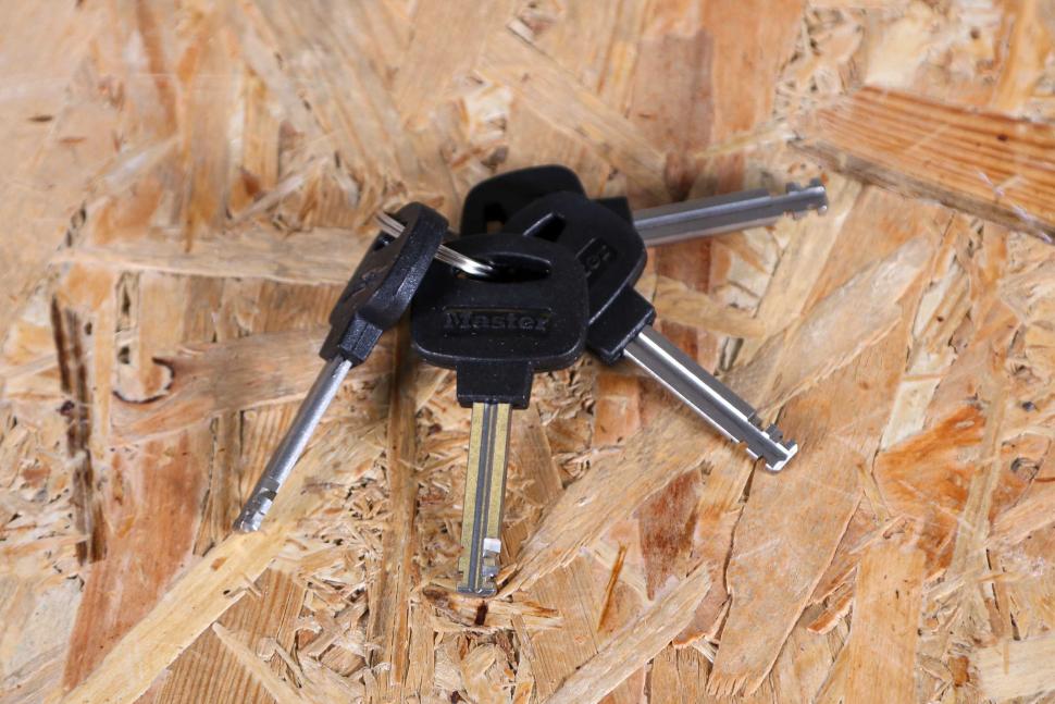 2025 Master Lock Chain with Mini U-Lock - keys.jpg