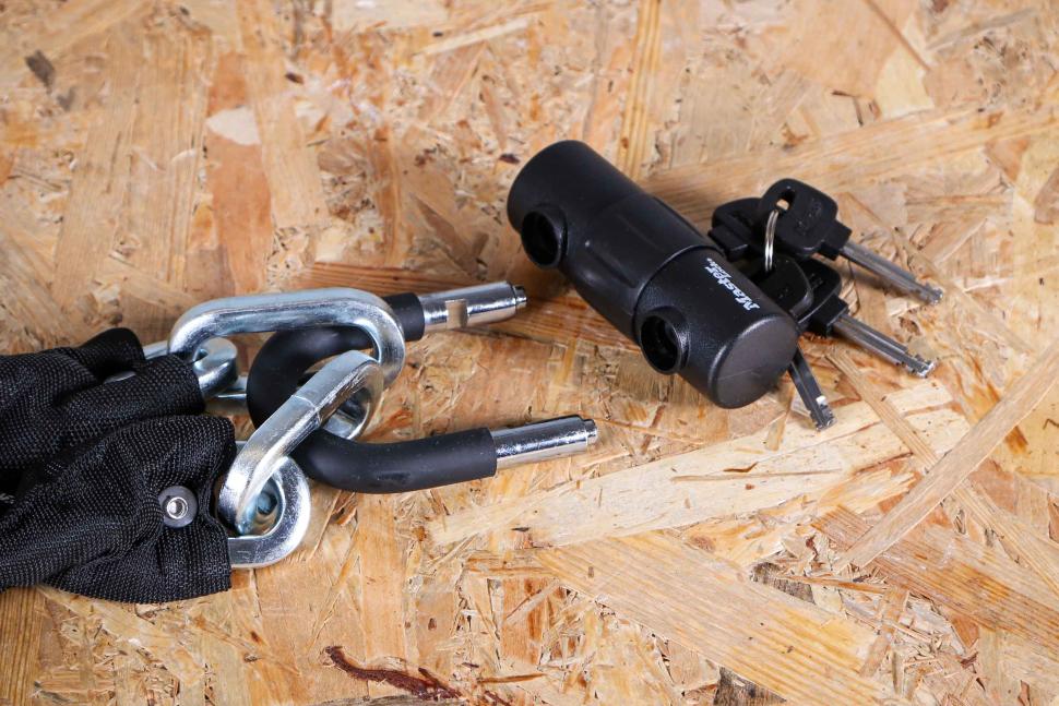 2025 Master Lock Chain with Mini U-Lock - open 1.jpg