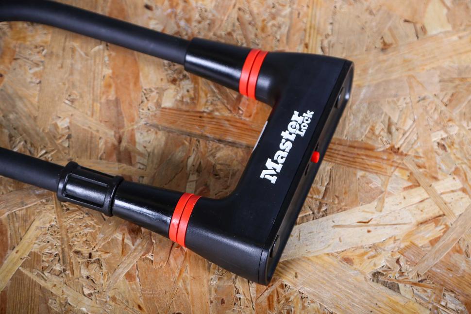 2025 Master Lock U-Lock - lock barrel.jpg