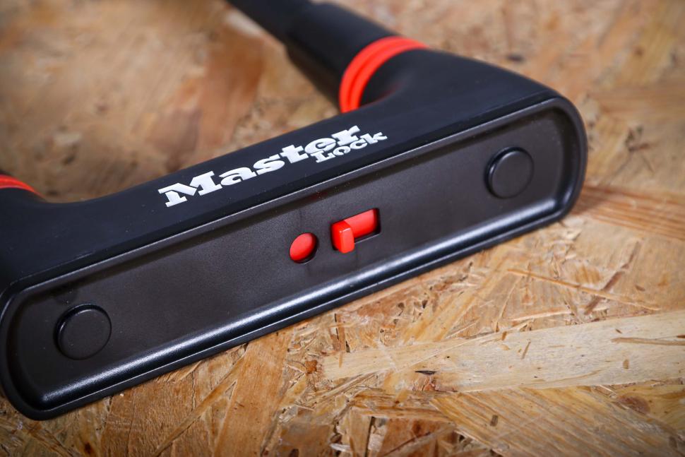 2025 Master Lock U-Lock - lock cover.jpg