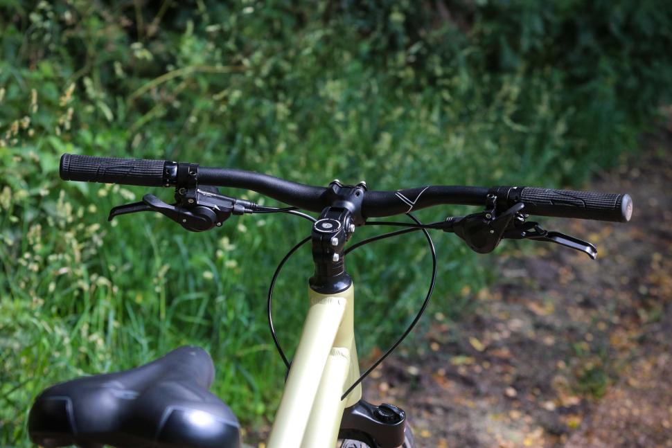 2025 Merida Crossway L 300 - bars 3.jpg