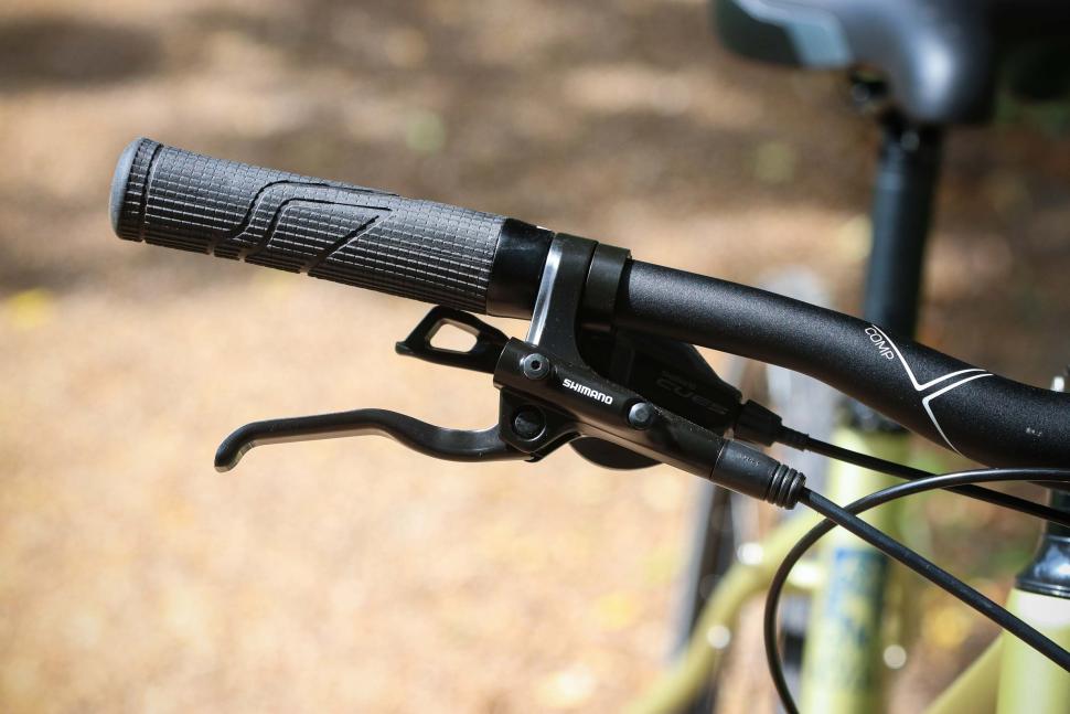 2025 Merida Crossway L 300 - brake lever and grip.jpg