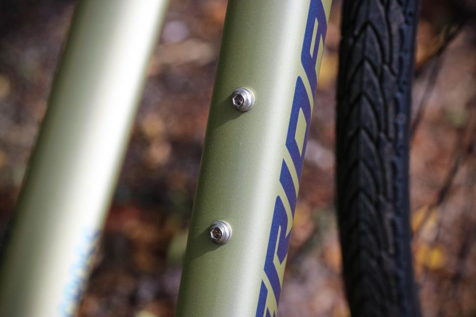 2025 Merida Crossway L 300 - down tube bosses.jpg