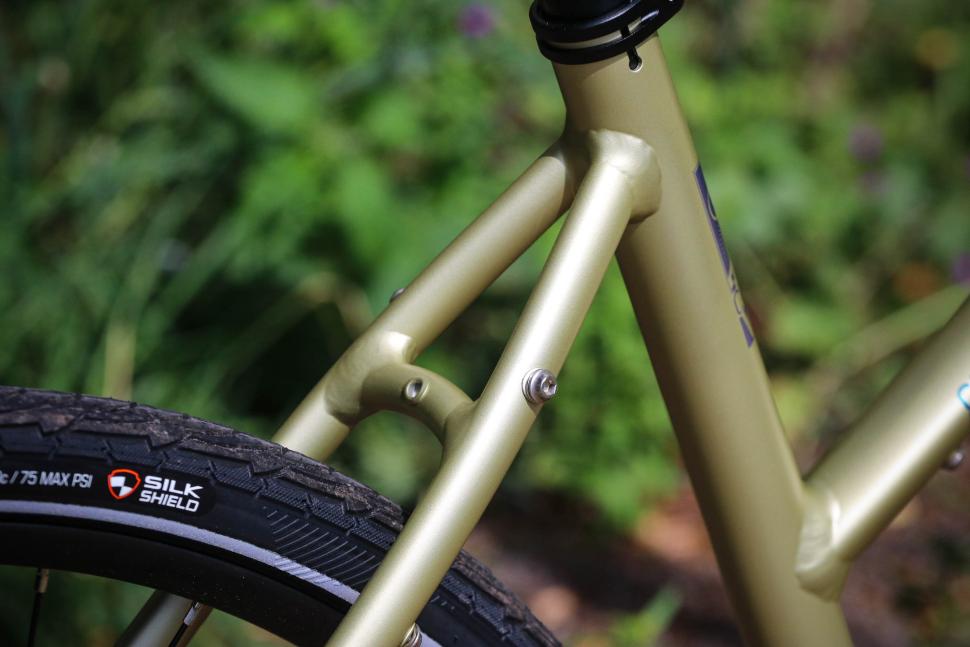 2025 Merida Crossway L 300 - seat stays.jpg