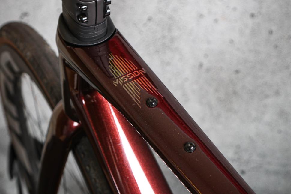 2025 Merida Mission 9000 - top tube decal and bosses.jpg