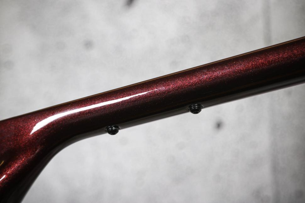 2025 Merida Mission 9000 - top tube underside bosses.jpg