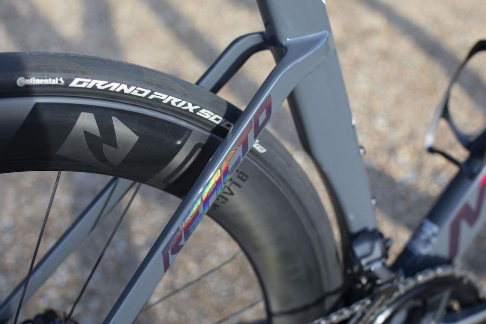 2025 Merida Reacto 9000 rainbow detail 3.jpg