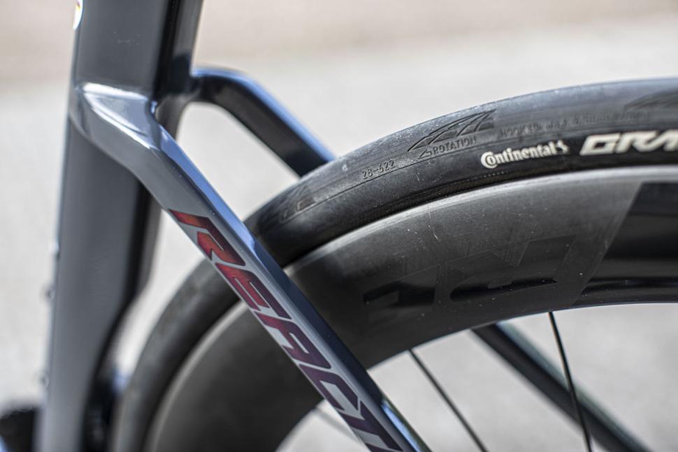 2025 Merida Reacto 9000 rainbow sticker detail 1.jpg