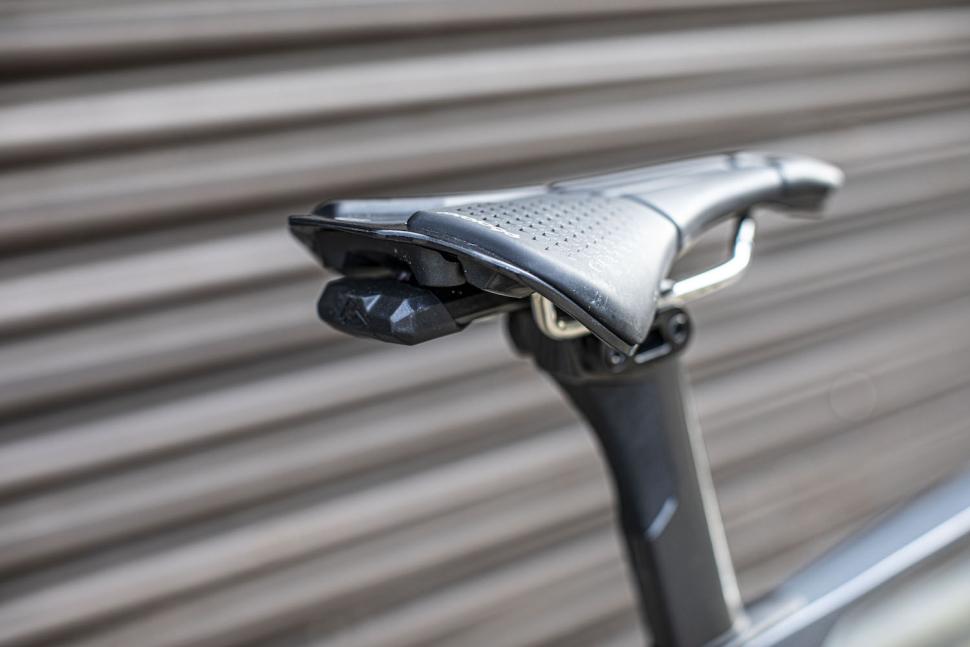 2025 Merida Reacto 9000 saddle multi-tool closeup.jpg