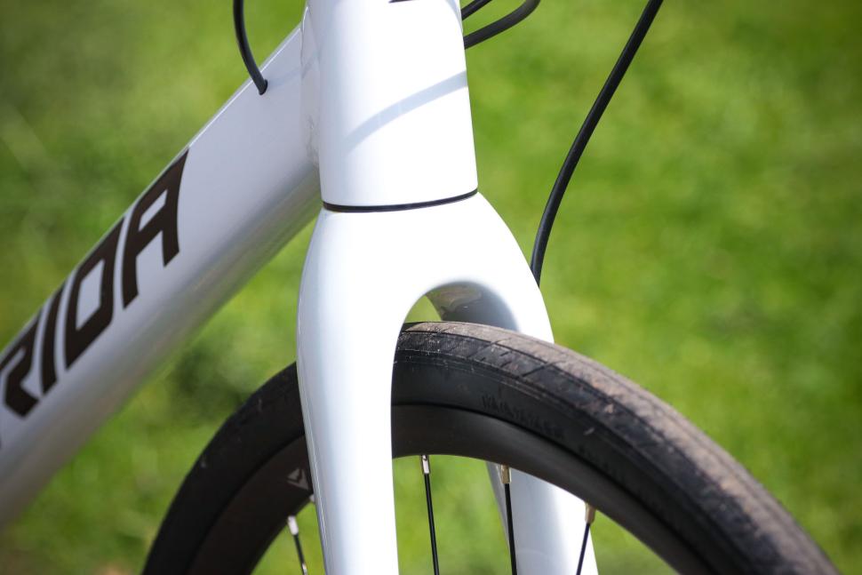 2025 Merida Speeder 300 - fork clearance.jpg