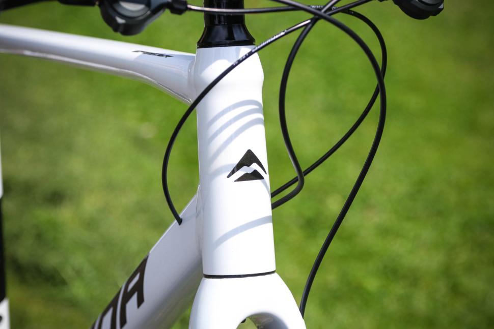 2025 Merida Speeder 300 - head tube badge.jpg