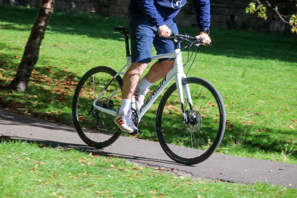 2025 Merida Speeder 300 - riding 3.jpg