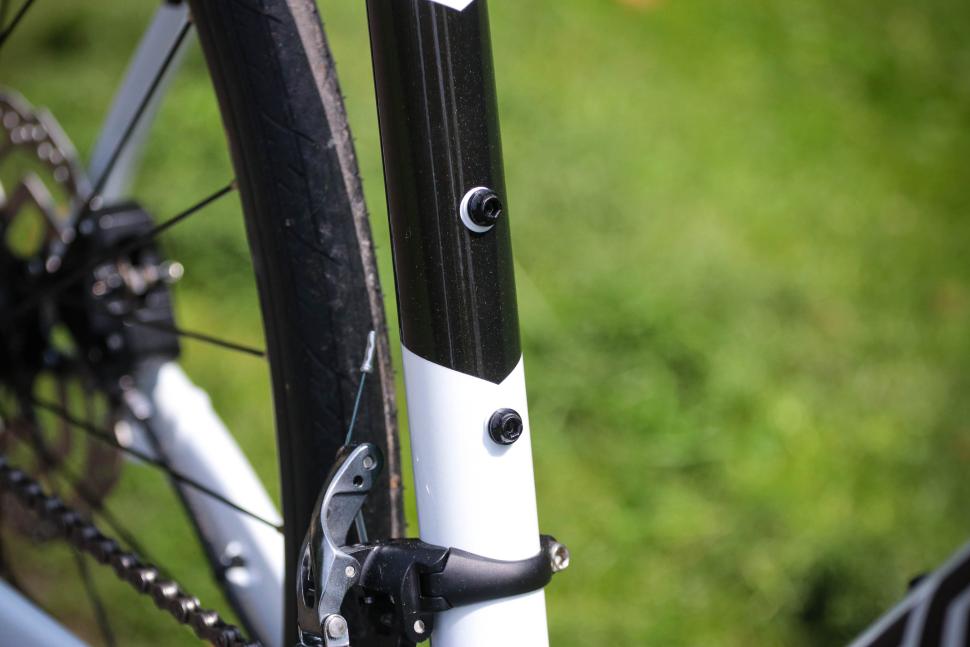 2025 Merida Speeder 300 - seat tube bosses.jpg