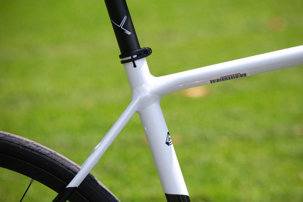 2025 Merida Speeder 300 - seat tube junction.jpg