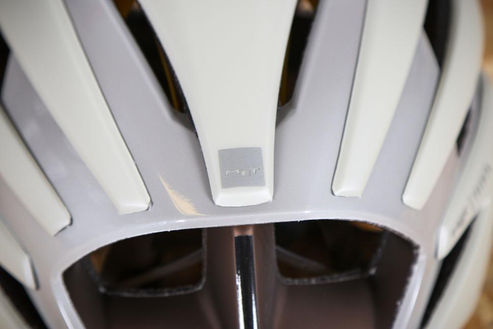 2025 Met Trenta Mips - rear detail.jpg