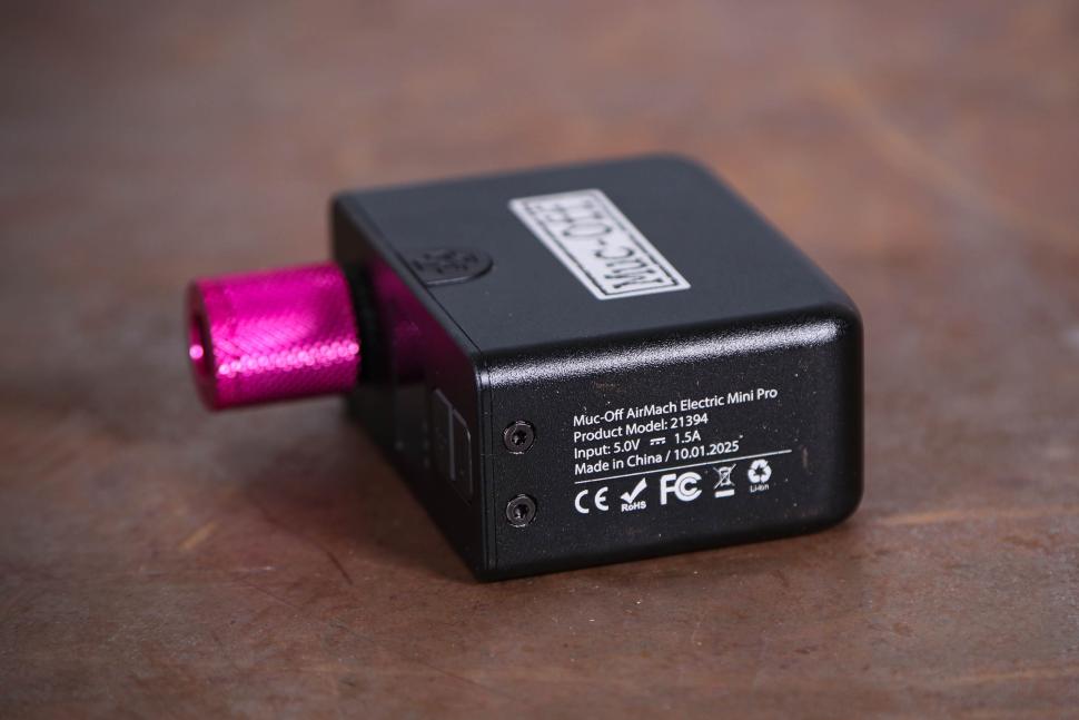 2025 Muc-Off AirMach Electric Mini Inflator PRO - base.jpg