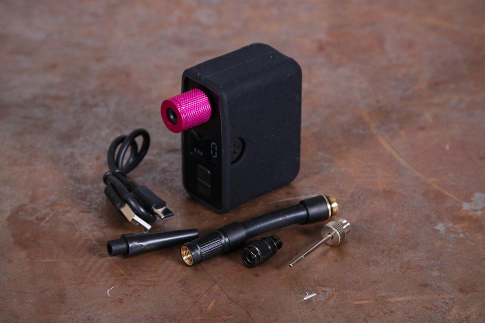 2025 Muc-Off AirMach Electric Mini Inflator PRO - contents.jpg