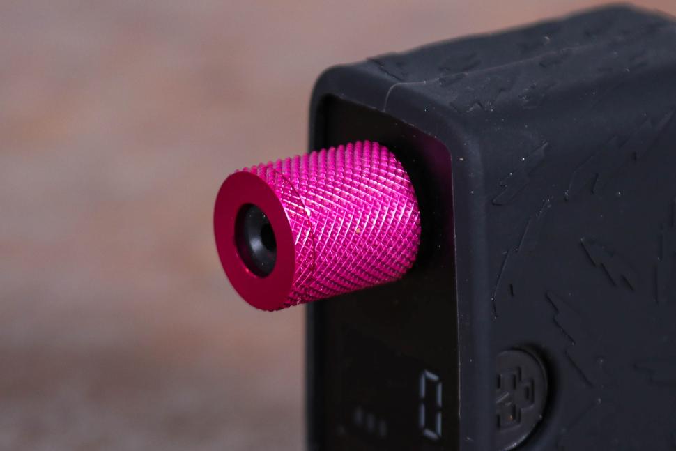 2025 Muc-Off AirMach Electric Mini Inflator PRO - velve head.jpg