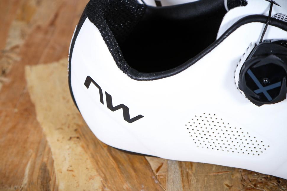 2025 Northwave Revolution Wide - logo detail.jpg