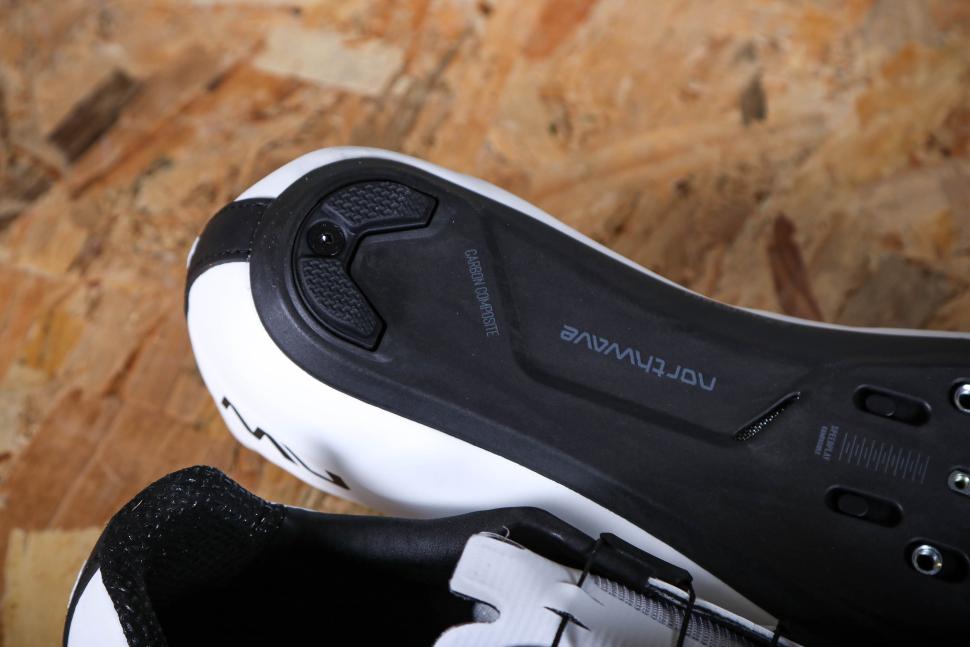 2025 Northwave Revolution Wide - sole heel.jpg