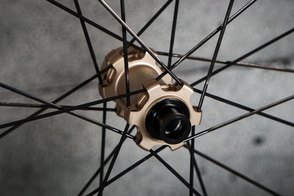 2025 Oquo RP50LTD wheels - front hub 1.jpg
