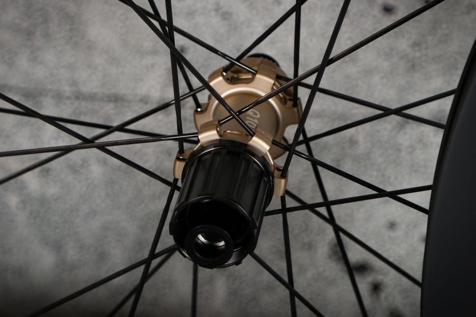 2025 Oquo RP50LTD wheels - rear hub 1.jpg