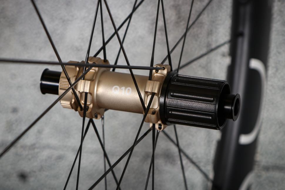 2025 Oquo RP50LTD wheels - rear hub 2.jpg