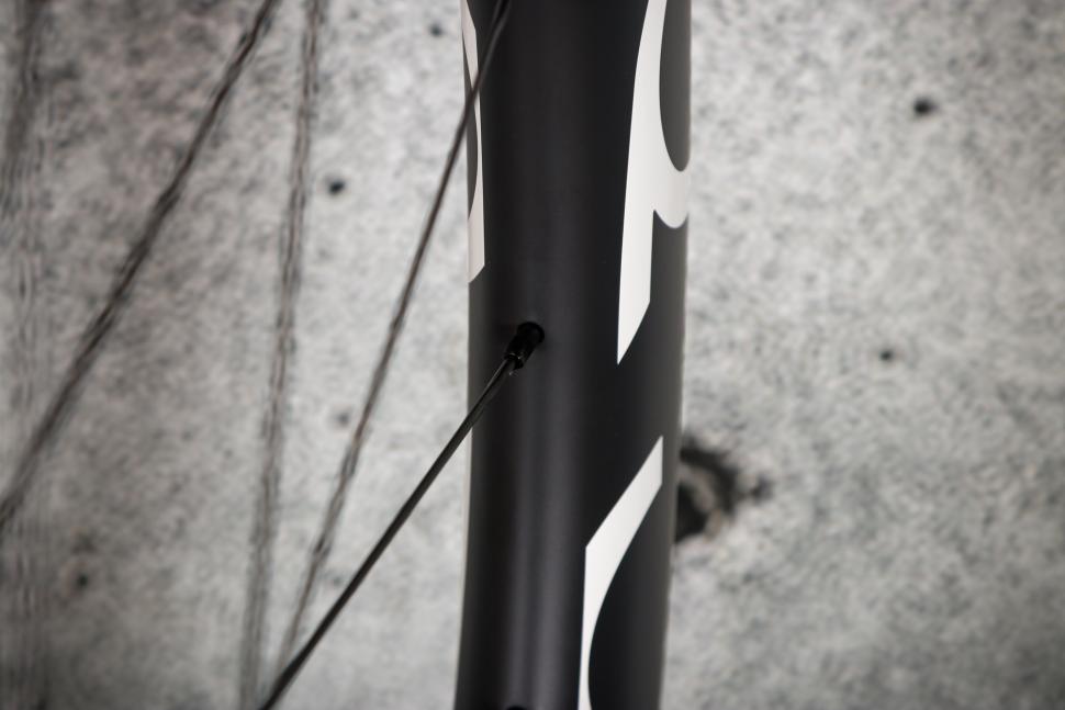 2025 Oquo RP50LTD wheels - spoke detail.jpg