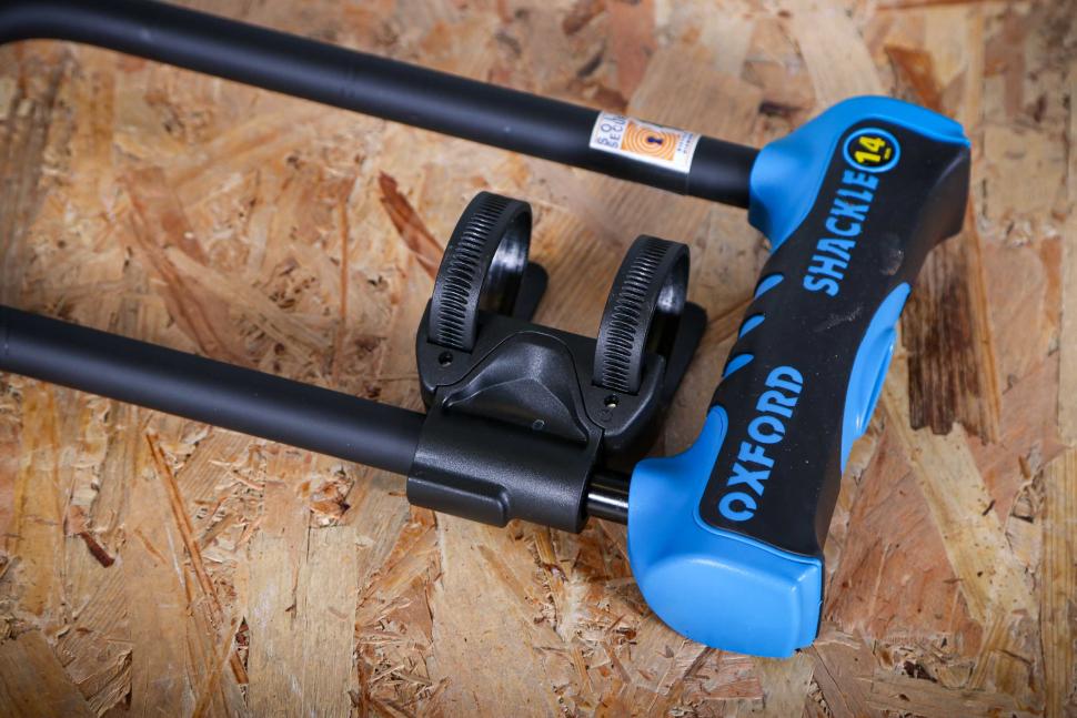 2025 Oxford Shackle14 Pro Duo U-Lock and cable - frame mount.jpg