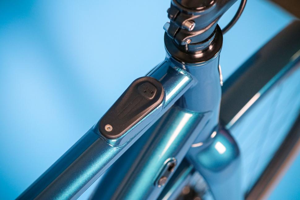 2025 Pashley Roadfinder electric - Shimano 105 - button on top tube.jpg