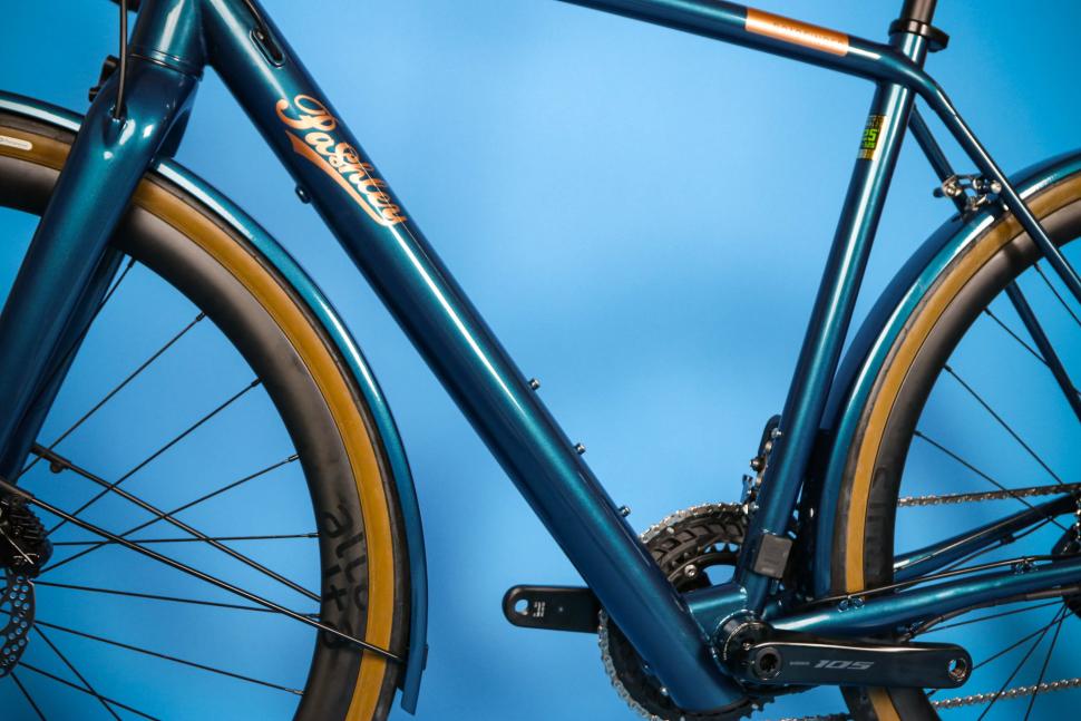 2025 Pashley Roadfinder electric - Shimano 105 - down tube.jpg