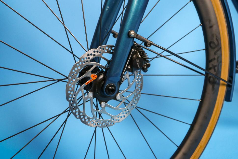 2025 Pashley Roadfinder electric - Shimano 105 - fork detail.jpg
