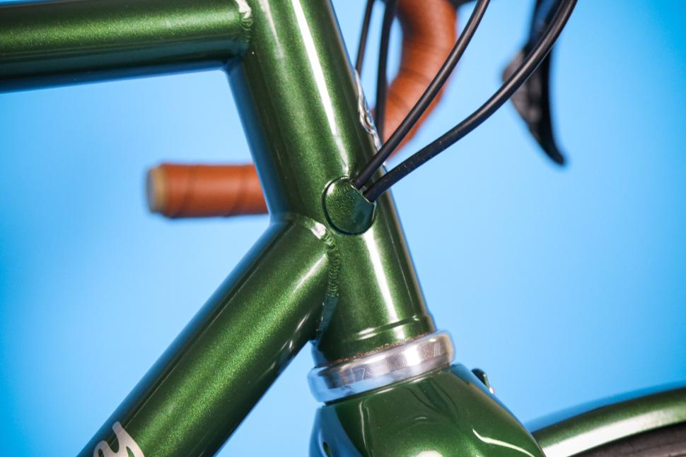 2025 Pashley Roadfinder - Shimano 105 - cable routing.jpg