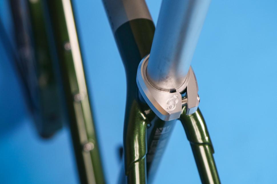 2025 Pashley Roadfinder - Shimano 105 - seat post clamp.jpg