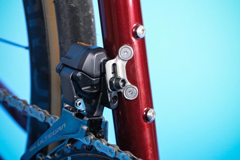 2025 Pashley Roadfinder - Shimano Ultegra - front mech bolts.jpg
