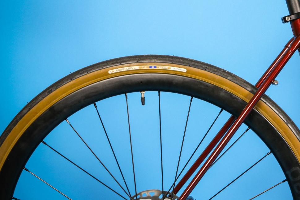 2025 Pashley Roadfinder - Shimano Ultegra - tyre.jpg