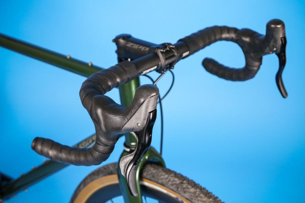 2025 Pashley Roadfinder X - Campagnolo Ekar - bars.jpg