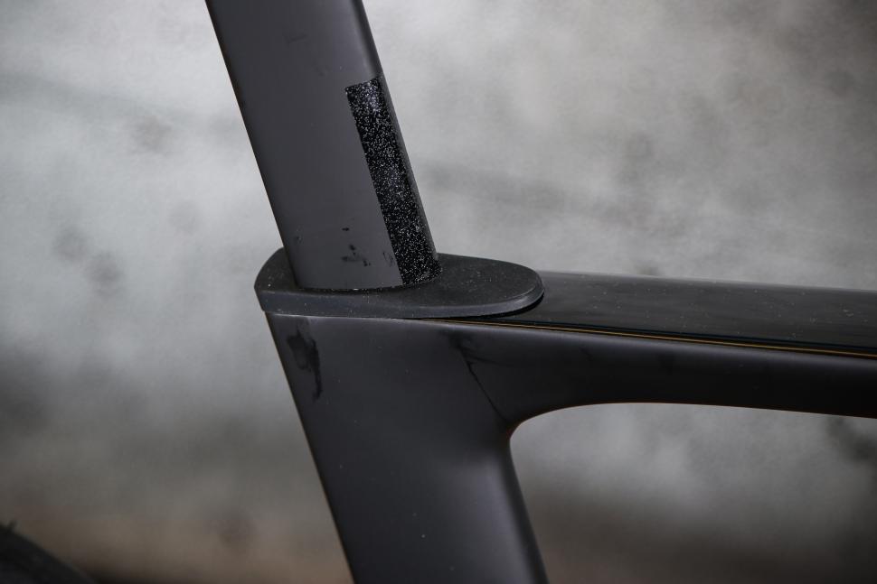 2025 Pearson Shift Dura Ace - sea tpost bolt cover.jpg