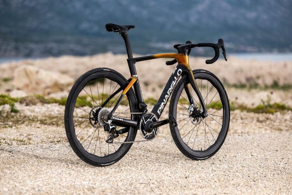 2025 Pinarello Dogma F - 1 (4)