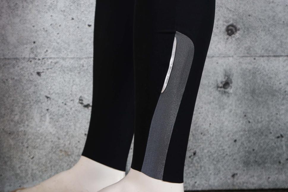 2025 Q365 Dottore Hybrid Bib Tights Black - ankles.jpg