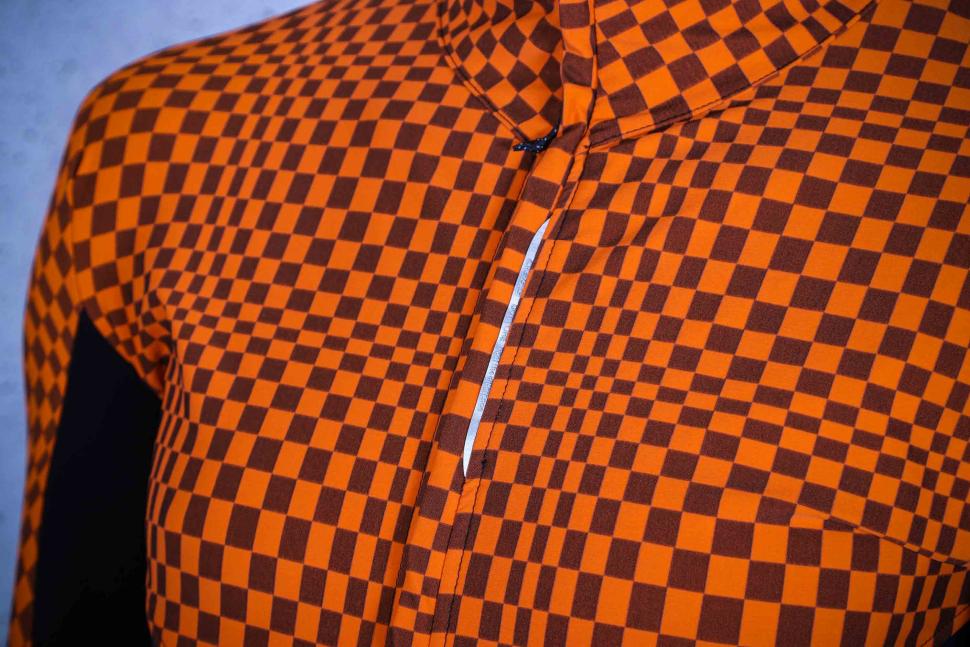 2025 Q365 Dottore Hybrid Que Long Sleeve Jersey Check Orange - zip detail.jpg