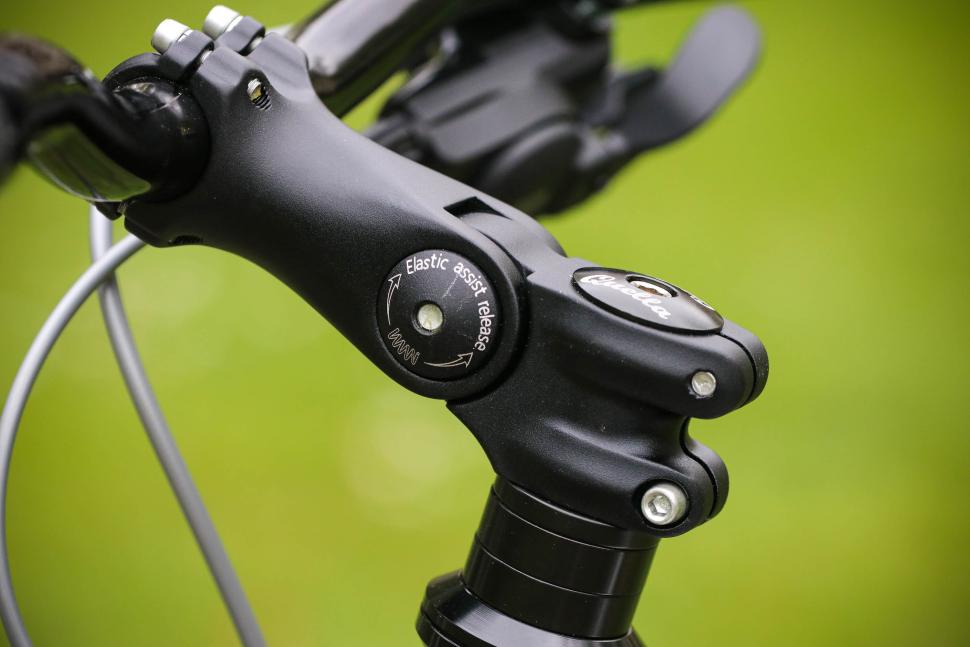 2025 Quella Varsity Imperial Classic Geared Bicycle - adjustable stem 2.jpg