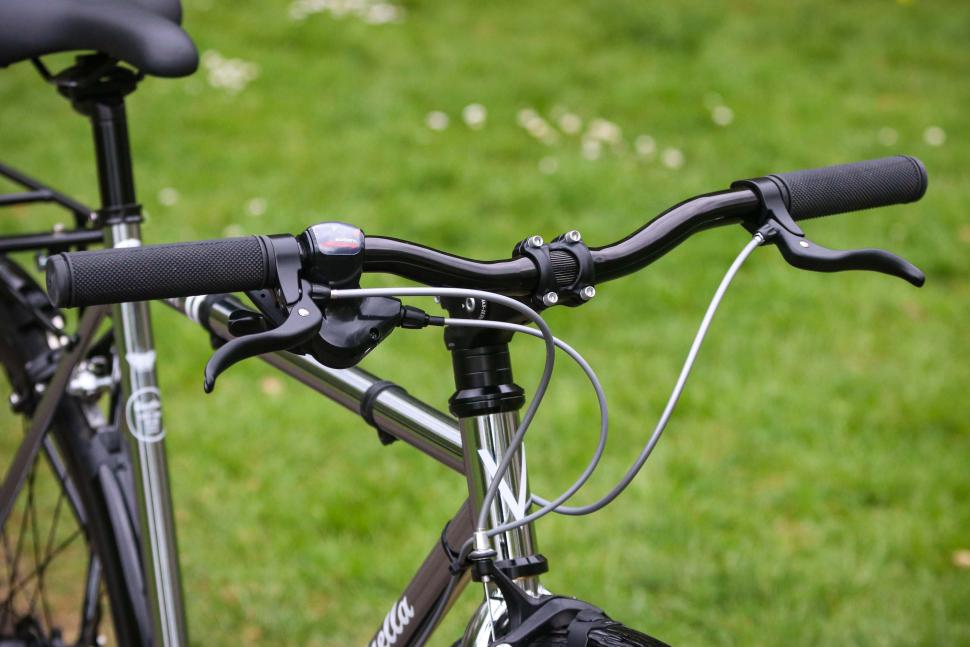 2025 Quella Varsity Imperial Classic Geared Bicycle - bars 1.jpg