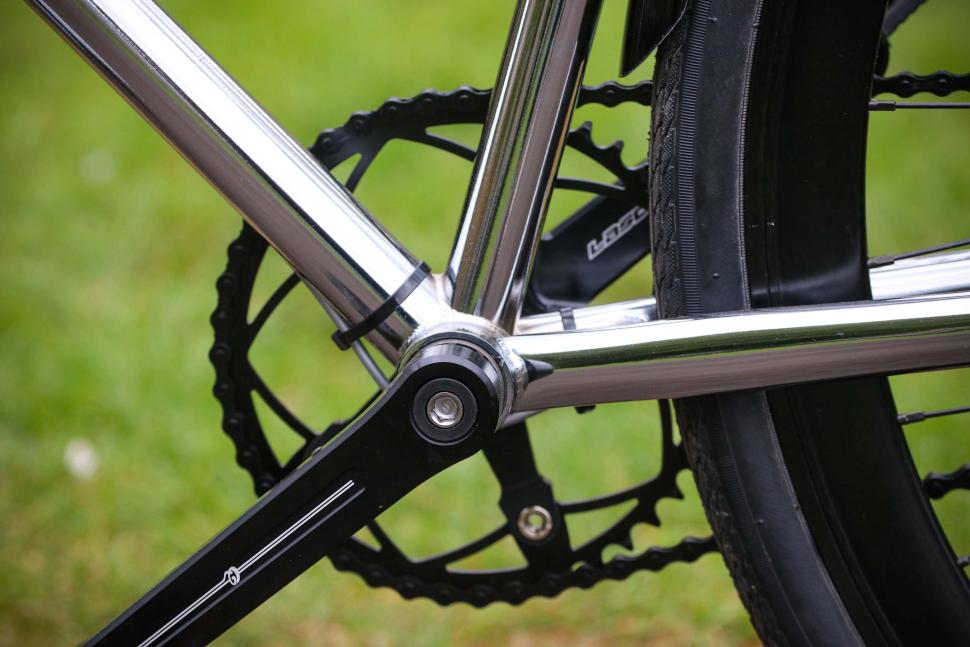 2025 Quella Varsity Imperial Classic Geared Bicycle - bottom bracket.jpg